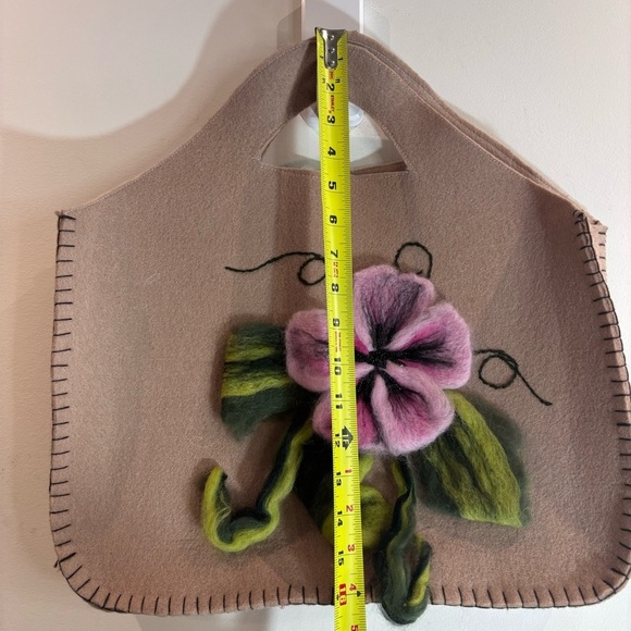 TOTE Felt Like Material With Large 3-D Flower and Leafs Handbag Purse - Picture 3 of 6